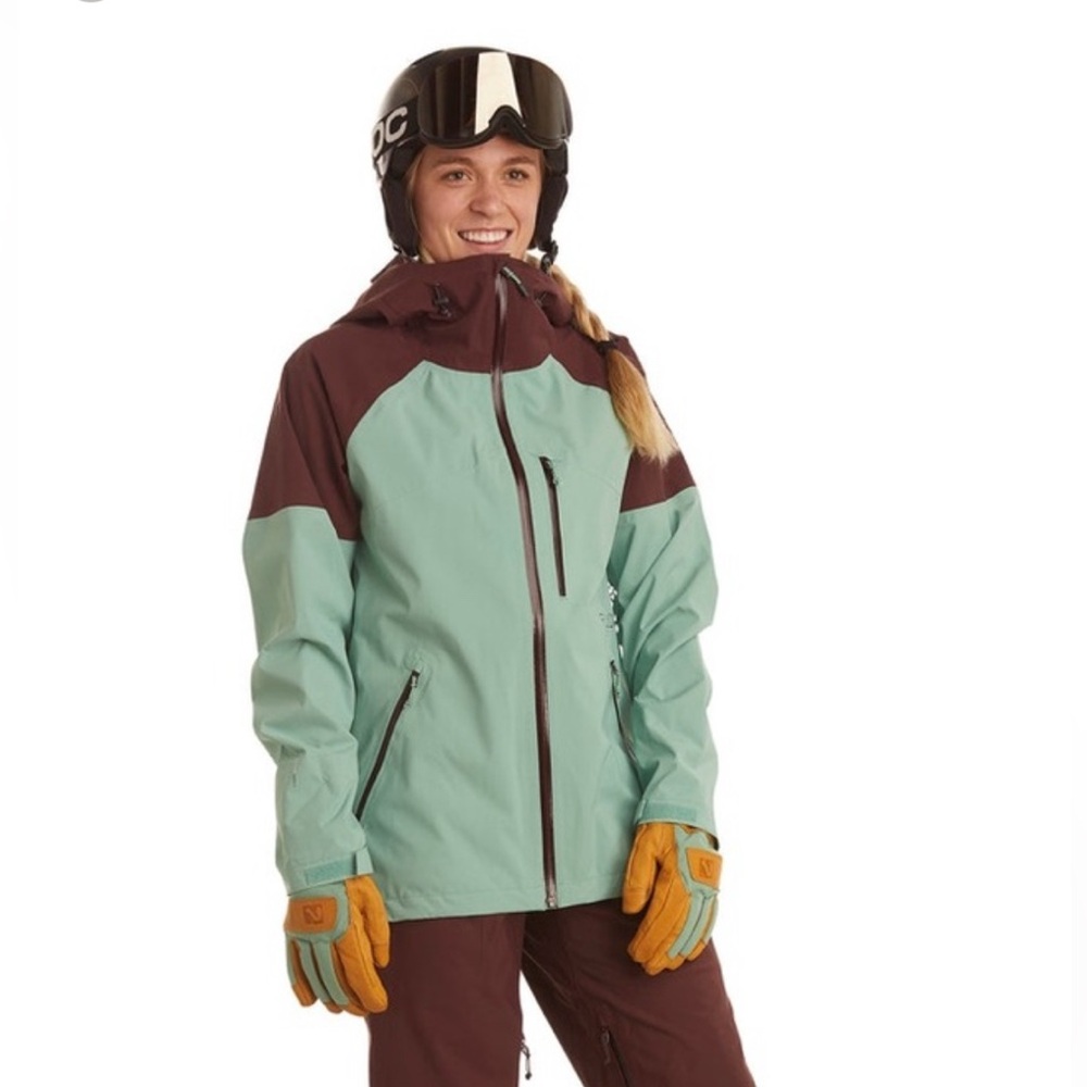 Flylow Women’s ski/snowboarders jacket for the resort & the backcountry ❄️❄️❄️